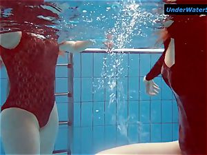 2 super-hot teenagers underwater