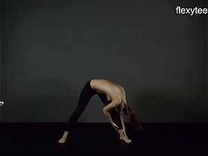 FlexyTeens - Zina displays nimble naked assets
